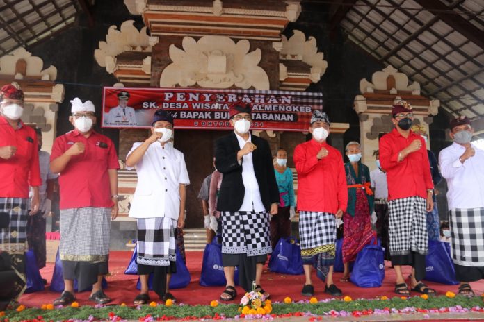 09-10-21_Ngantor_di_Desa_Tegalmengkeb_Bupati_Tabanan_Serahkan_SK_Desa_Wisata_2.jpg