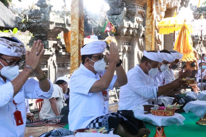21-10-21_Bupati_Tabanan_Bangga_Semangat_Membangun_Warga_Desa_Adat_Bantiran_2.jpg