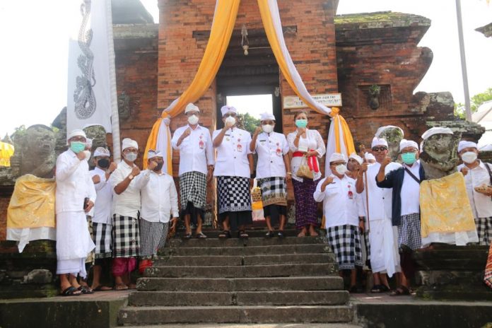 22-11-21_Bupati_dan_Wakil_Bupati_Tabanan_Mohon_Kerahayuan_Jagat_di_Pura_Luhur_Pekendungan_2.jpg