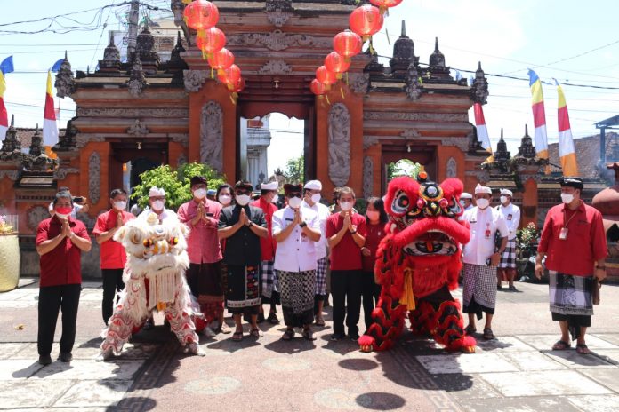 01-02-22_Bupati_Tabanan_Disambut_Barongsai_2.jpg