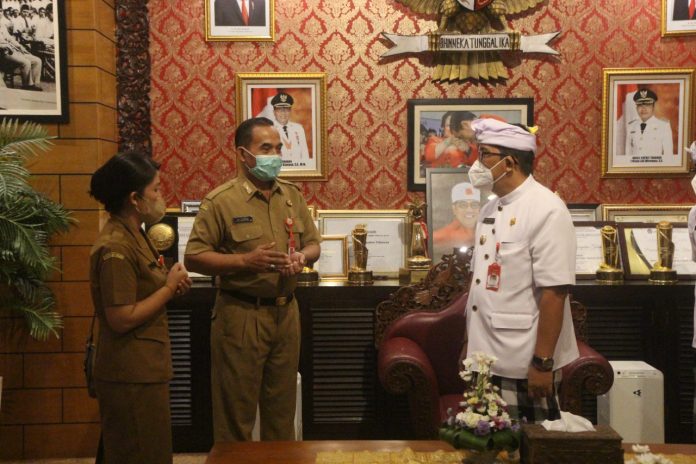 14-03-22_Bupati_Tabanan_Menerima_Penghargaan_Gugus_Tugas_GNRM_Dari_Kemendagri_2.jpg