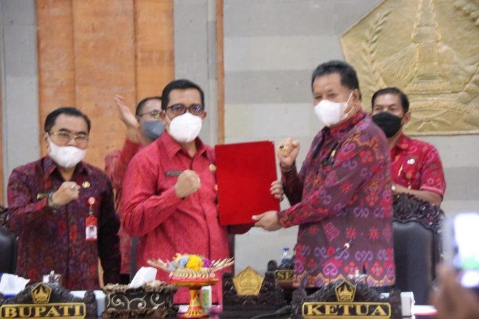 12-04-22_Bupati_Tabanan_Hadiri_Rapat_Paripurna_DPRD_2.jpg