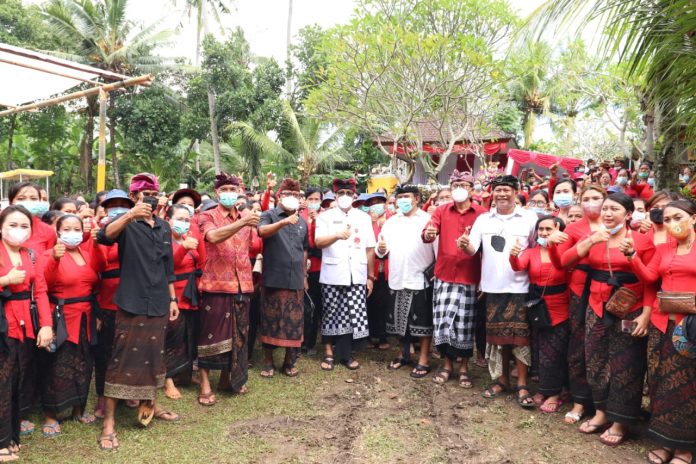 17-04-22_Bupati_Tabanan_Menghadiri_Pengabenan_Masal_2.jpg