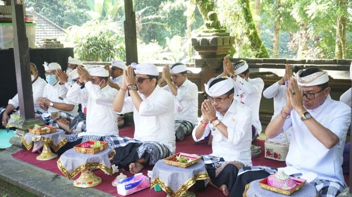 15-05-22_Sembahyang_Purnama_2.jpg