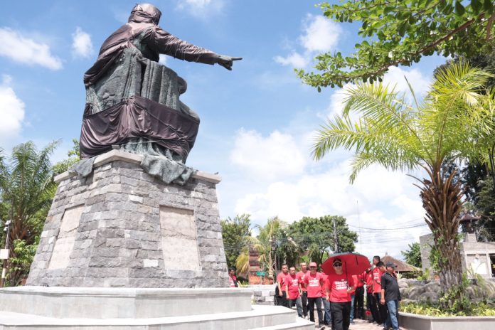 Bupati Sanjaya Tinjau Kembali Penataan Patung Bung Karno
