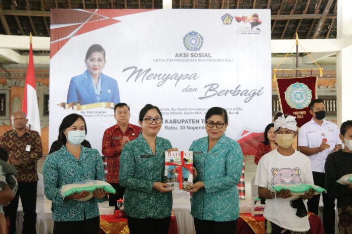 Menyapa dan Berbagi TP. PKK Provinsi di Kecamatan Kerambitan dan Seltim (3)