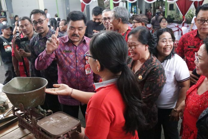Gelar Pasar Murah, Pemkab Tabanan Salurkan Cadangan Pangan Atasi Kerawanan Pangan (2)