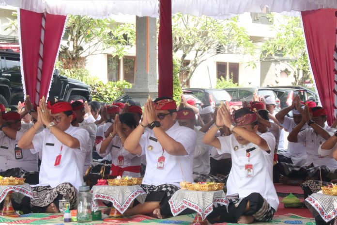 Purnama Sasih Kedasa, Bupati Sanjaya Ajak ASN Konsisten Bangun Tabanan