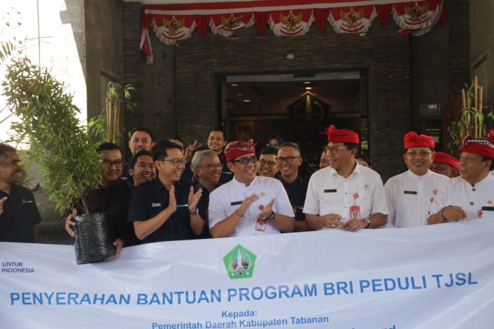Perbaharui Wajah Taman Kota, Bupati Tabanan Terima Program Bantuan TJSL dari BRI Peduli4