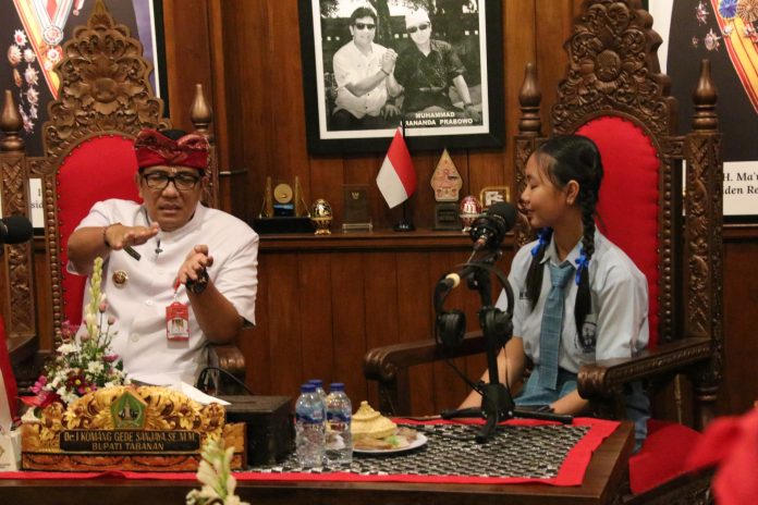 Promosikan Tabanan Lewat Podcast, Bupati Sanjaya Ajak Anak Muda Agar Bangga Jadi Orang Tabanan4