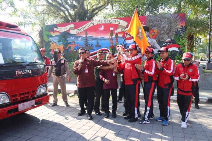 Berikan Semangat Bagi Para Atlet dan Seniman, Bupati Tabanan Lepas Kontingen Porsenijar Tabanan 20232