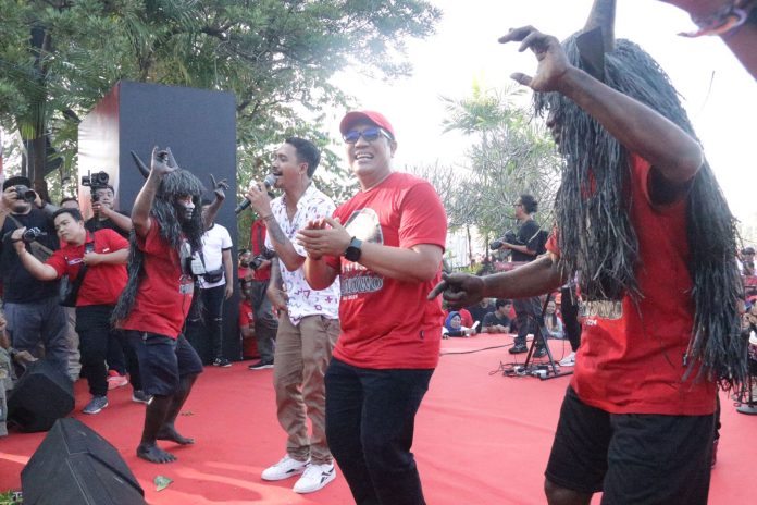 Fun Walk Bali - Jawa Tengah, Tonjolkan Seni Budaya Lokal Bupati Sanjaya Sajikan Seni Okokan dan Manusia Banteng6
