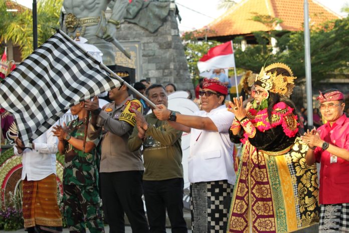 Jelang Pemilu Serentak 2024, Bupati Sanjaya Lepas Kirab Bendera Parpol Peserta Pemilu Kabupaten Tabanan2