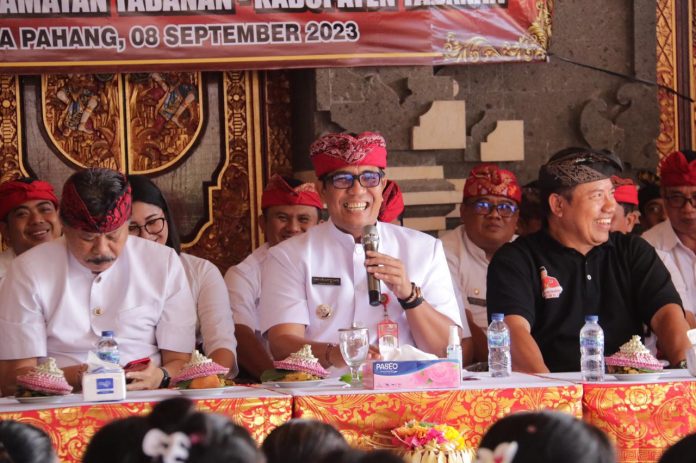 Bupati Tabanan Hadiri Karya Pitra Yadnya Ngaben Masal Warga Desa Subamia4