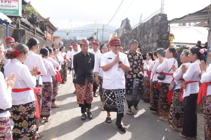 Bupati Tabanan Hadiri Ngaben Kolektif Warga Adat Kembang Merta, Baturiti