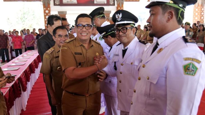 Lantik 14 Perbekel, Bupati Tabanan Harapkan Bersinergi Mewujudkan Tabanan Era Baru Yang Aman Unggul, Madani (4)