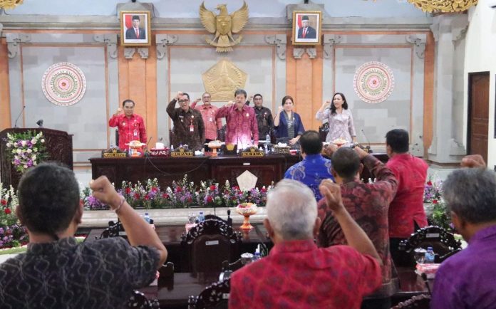 DPRD Tabanan Gelar Sidang Paripurna Bahas Tanggapan Bupati Terhadap Pemandangan Umum Fraksi-Fraksi terkait Ranperda Inisiatif_ 3