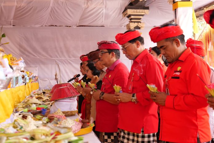 Konsisten Dukung Masyarakat, Bupati Tabanan Ngupasaksi Karya di Desa Perean dan Desa Payangann