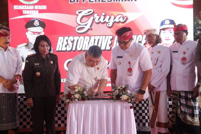 Bupati Tabanan Hadiri Peresmian Griya Restorative Jutice (RJ) Oleh Kepala Kejaksaan Tinggi Bali Serentak di 10 Kecamatan di Tabanan3