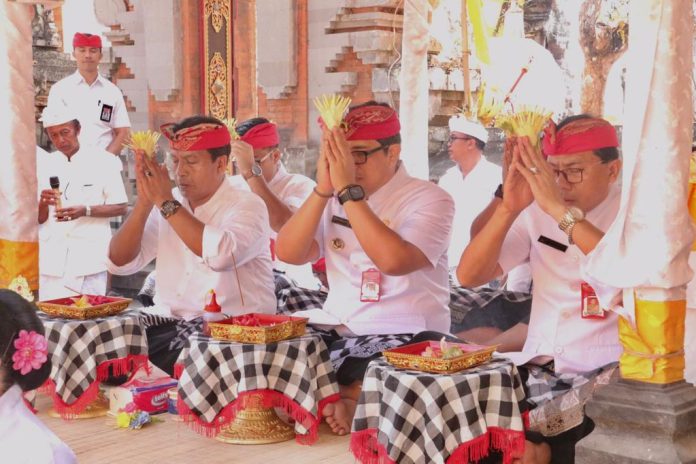 Bupati Tabanan Ngupasaksi Pujawali dan Bersembahyang Bersama di Kecamatan Penebel2