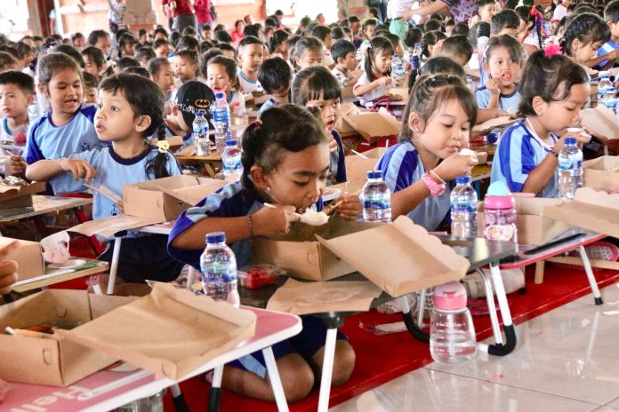 Cegah Stunting, Ny. Rai Wahyuni Sanjaya Gencarkan Edukasi dan Program Gemar Makan Ikan (1)