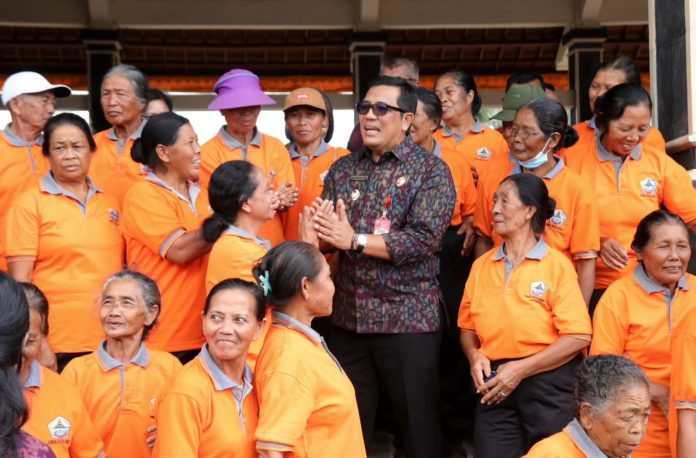 Dorong Pembangunan dan Berdayakan Potensi Desa, Bupati Tabanan Kembali Gencarkan Program Bungan Desa Sasar Desa Bangli Baturiti (10)