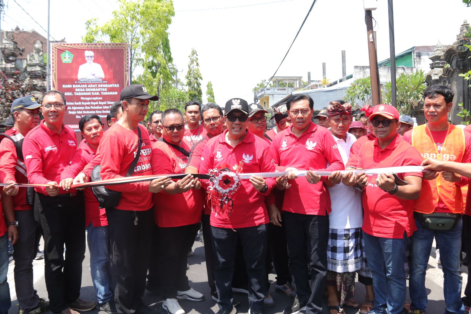 Komitmen Bangun Infrastruktur, Bupati Sanjaya, Tinjau Rekonstruksi dan Resmikan Jalan di Desa Denbantas (1)
