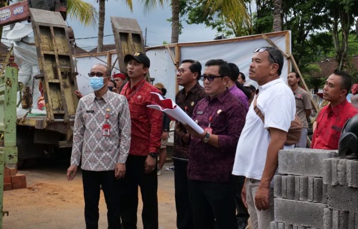 Pastikan infrastruktur Sesuai Kualitas, Bupati Sanjaya Tinjau Langsung Pembangunan di Kantor Bupati (6)