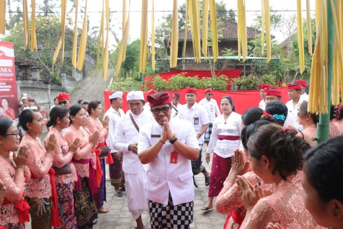 Wujud Cihna Bhakti, Bupati Sanjaya Hadiri Karya Pemelaspasan di Desa Adat Kikian