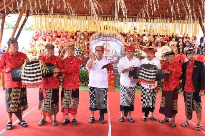 Angkat Seni Budaya, Bupati Tabanan Hadiri Sekaligus Buka Festival Culture of Ulun Danu Beratan ke-VI (1)