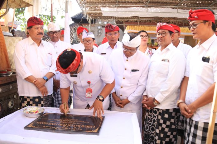 Bupati Tabanan Tandatangani Prasasti Pemelaspasan Pelinggih Pura Batur Puri Singasana (6)