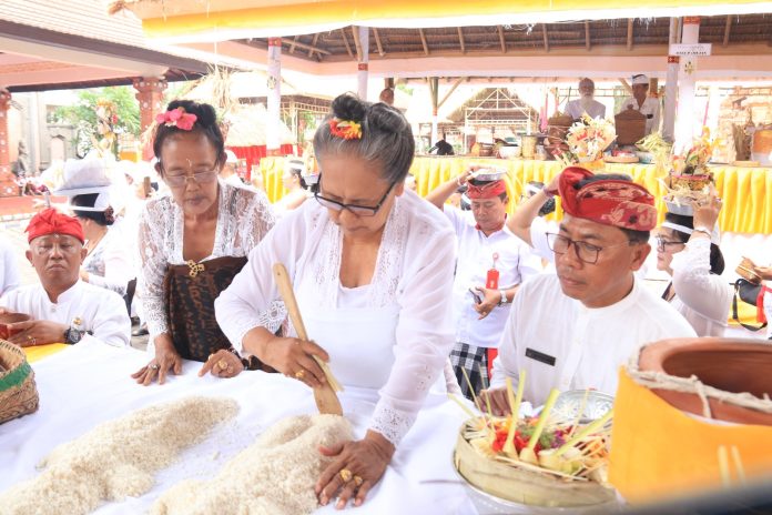 Upacara Ngentegang Manik Galih, Ngingsah, dan Nyanging, Nancep Sunari di Kantor Bupati Tabanan (3)