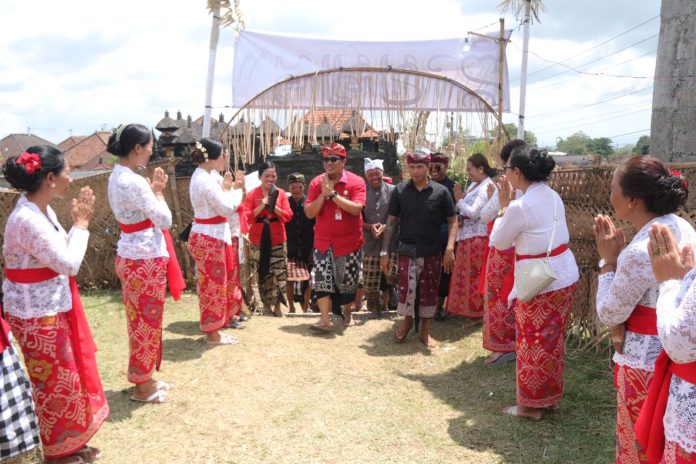Wujud Cihna Bhakti, Bupati Tabanan Apresiasi Karya Atiwa-tiwa Desa Adat Pacung