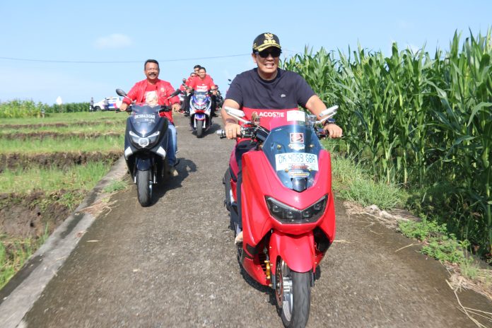 Naik Motor, Bupati Sanjaya Turun Langsung Buka Lomba Mancing di Dua Desa di Kecamatan Kerambitan (4)