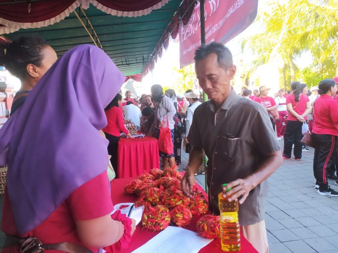 Wujud Peduli Kepada Masyarakat, Pemkab Tabanan Gelar Pasar Murah (1)