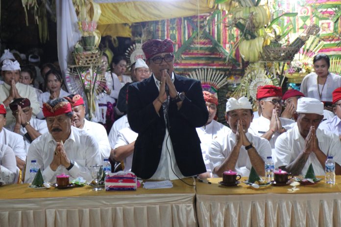 Bupati Sanjaya Apresiasi Karya Ageng Bhatara Turun Kabeh di Pura Puseh Bale Agung Desa Adat Padangan (7)