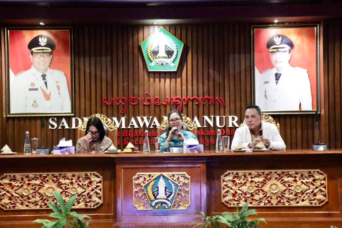Ketua TP PKK Kabupaten Tabanan Ny. Rai Wahyuni Sanjaya Galangkan Sosialisasi Kesehatan Kulit Bagi Para Wanita di Tabanan