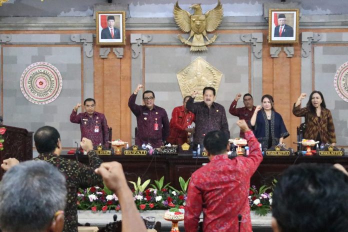 Bupati Tabanan Hadiri Rapat Paripurna Ke-4 dan Ke-5 Masa Persidangan II Terkait Tanggapan Fraksi DPRD dan Jawaban Bupati Terkait 3 Ranperda (4)