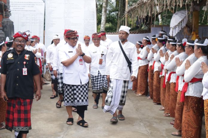 Bupati Tabanan Hadiri Karya Dewa Yadnya di Pura Luhur Kahyangan Dalem Desa Adat Tegayang (5)