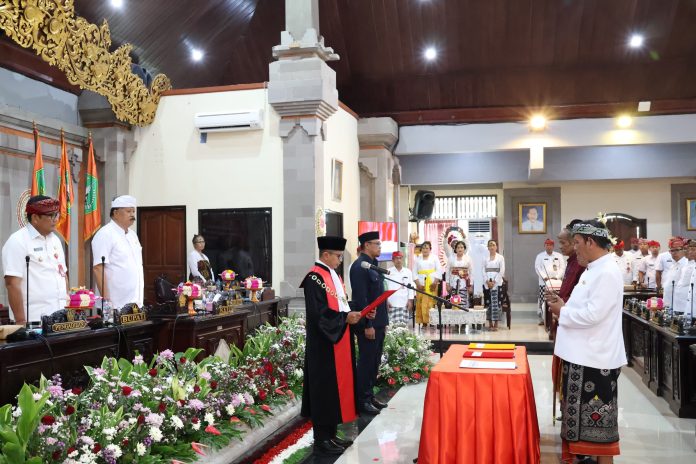 Bupati Tabanan Hadiri Peresmian Pengangkatan Pimpinan DPRD Kabupaten Tabanan Masa Jabatan 2024-2029 (4)