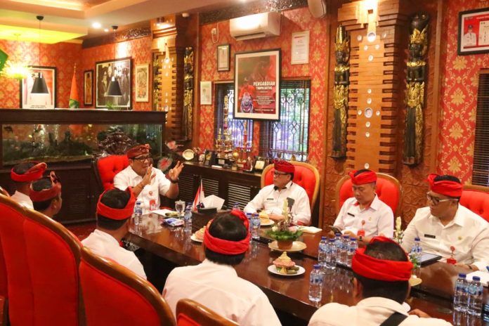 Tindak Lanjuti Aspirasi Masyarakat, Bupati Tabanan Terima Audiensi Lintas Sektor (4)