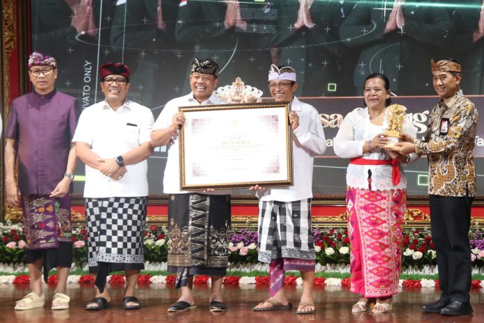 Desa Gubug Raih Penghargaan Desa Percontohan Anti Korupsi - Bupati Sanjaya Komitmen Wujudkan Desa Antikorupsi di Tabanan -