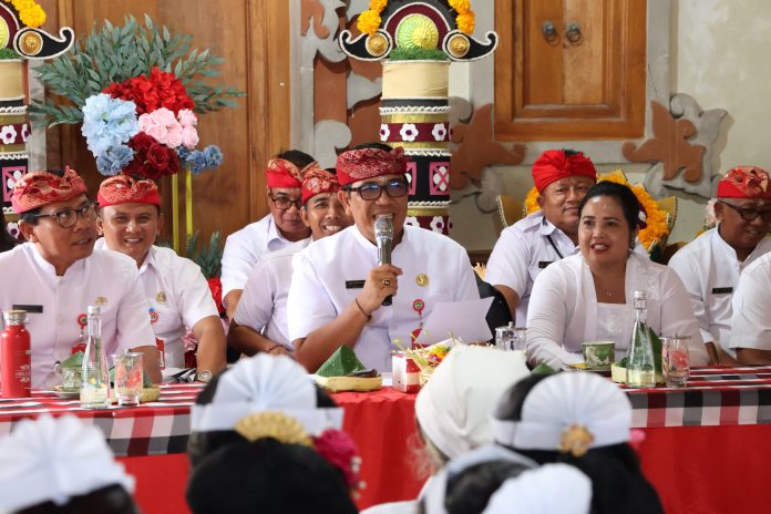 Bupati Sanjaya Hadiri Upacara Dewa Yadnya di Desa Adat Kerta dan Mengesta (2)