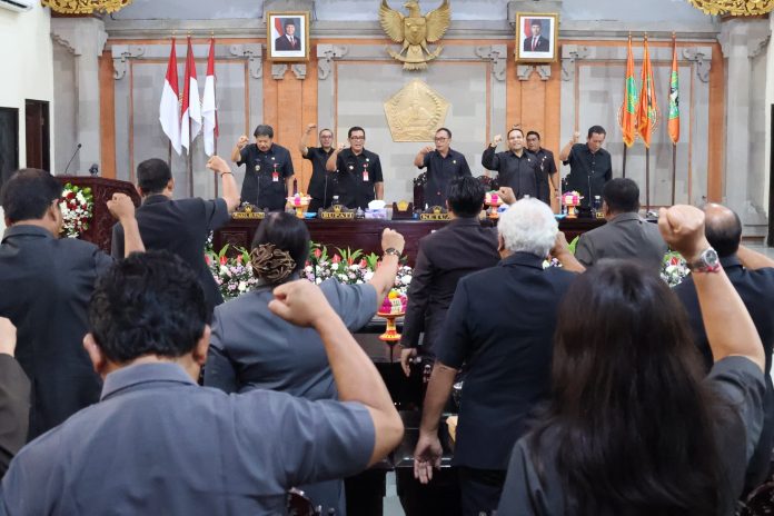 Bupati Sanjaya Sampaikan Pengantar Terhadap 4 Ranperda Pada Rapat Paripurna DPRD Tabanan (1)