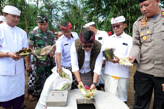 Bupati Sanjaya Pimpin Aksi Penghijauan dan Peresmian Teba Modern di Kawasan Pura Luhur Batukau (3)