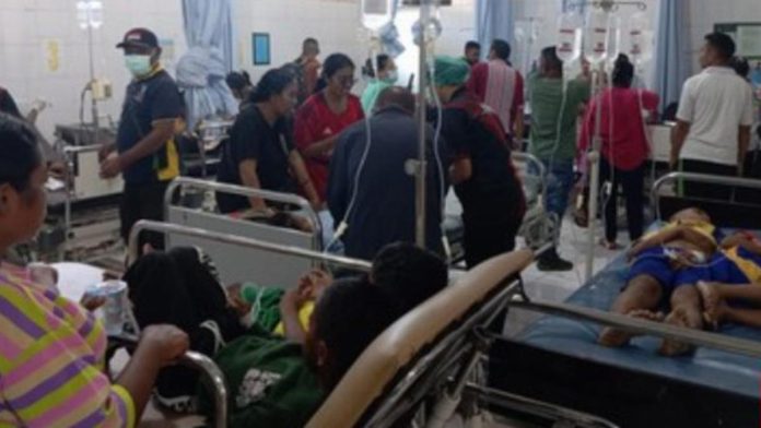 021597200_1759535138-1001092354.jpg Seratus Lebih Siswa SD di NTT Keracunan Usai Santap MBG, Tenda Darurat Didirikan