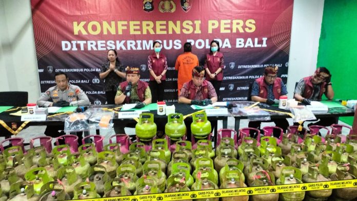 058430200_1759223119-1000571966.jpg Wanita di Karangasem Oplos Ratusan Tabung Gas Subsidi, Raup Untung Rp 100 Juta per Bulan