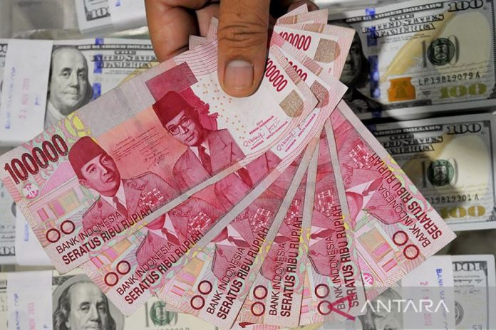 Nilai-Tukar-Rupiah-Dolar-AS-20131125-YM-3-1.jpg