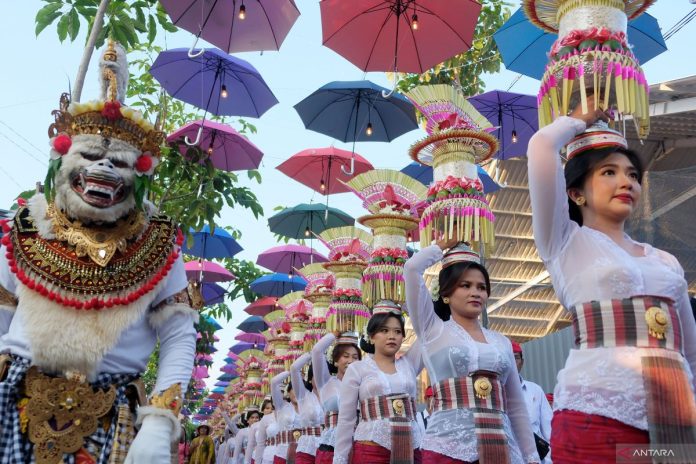antarafoto-pembukaan-tanah-lot-art-and-food-festival-2025-1755949532.jpg