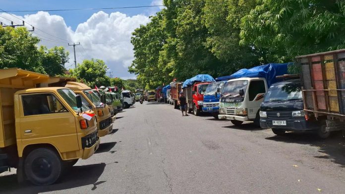 001921200_1766494886-1000726979.jpg Ratusan Truk Sampah Kepung Kantor Gubernur Bali, Protes Soal TPA Suwung